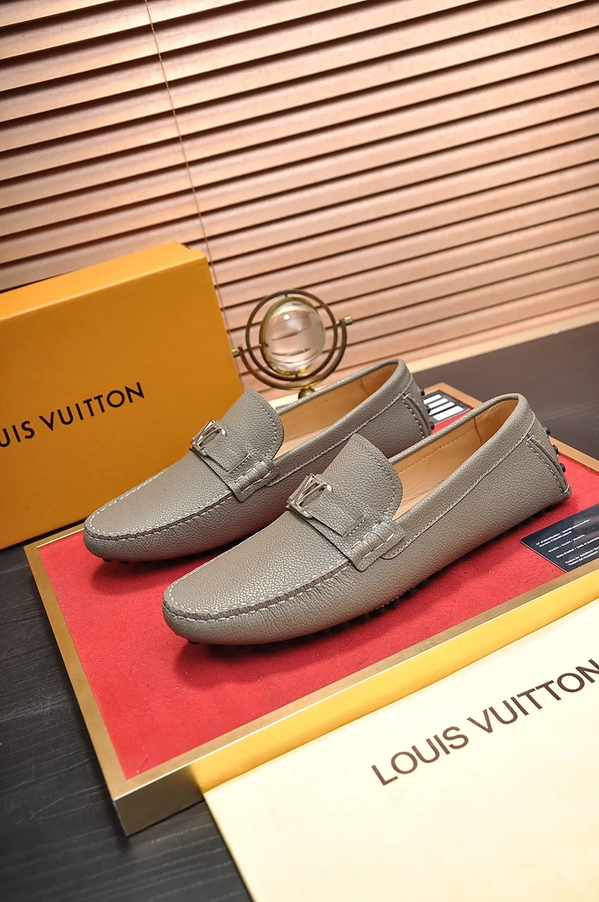 Men's men's shoes 💰420💶 [LV Doudou shoes] (water-dyed cowhide lining) new model is on the market, available on the official website. The new Doudou shoes are processed into single-color materials, and the uppers are made of imported horsehide leather. The body of the shoe is fully hemmed with mark thread, and is lined with imported original cowhide leather. The elegant shoe shape is super suitable for all-matching, and the size is 38-44.